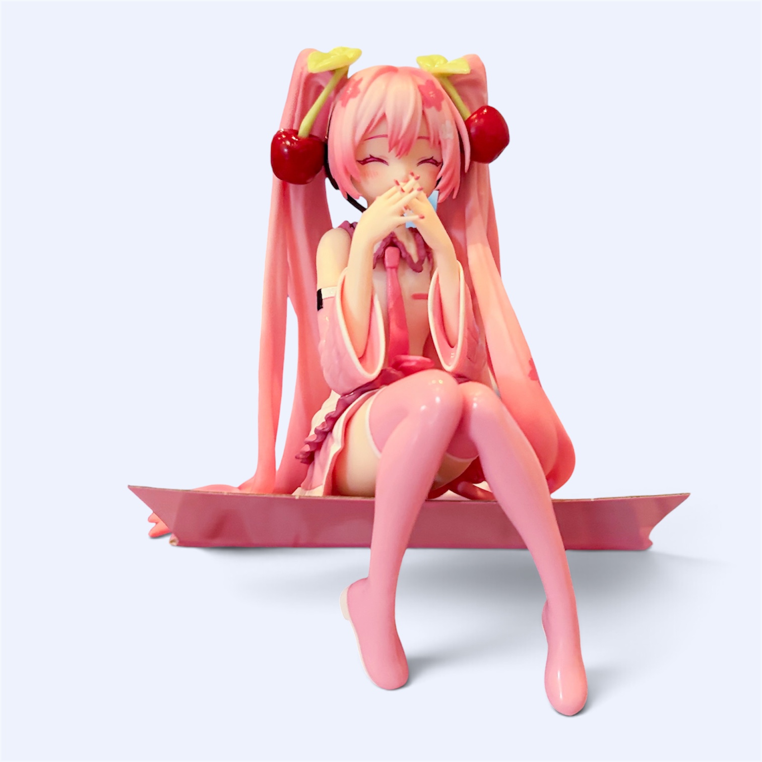 Photoroom_20260830_024541 Оригінальна колекційна фігурка FuRyu Noodle Stopper Figure Vocaloid: Sakura Miku 2023 — Nikkori ver. (Сакура Міку / Хацуне Міку) - Зображення 1